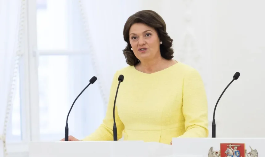 Lietuvos Pirmoji Ponia Pasveikino / Nuotrauka: delfi.lt (Brave)