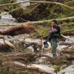Potvynio Padėtis Gerėja Ugniagesiai / Nuotrauka: independent.co.uk (Brave)